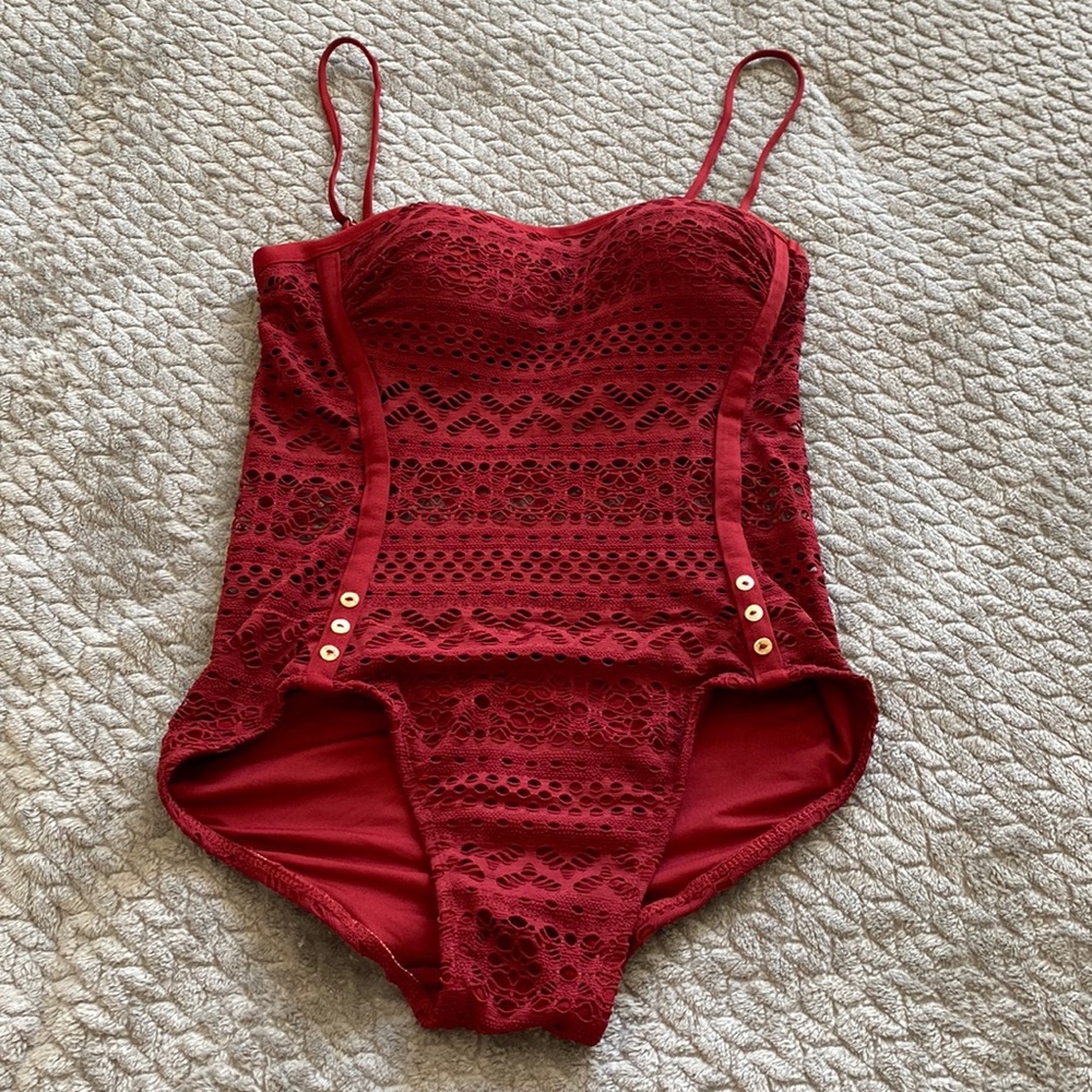Burgundy swimsuit never worn. Size 6.  Changeable straps.